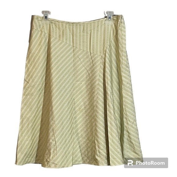 Ann Taylor Dresses & Skirts - Ann Taylor A-line one hip pleat skirt. Silk blend. Women’s size 6